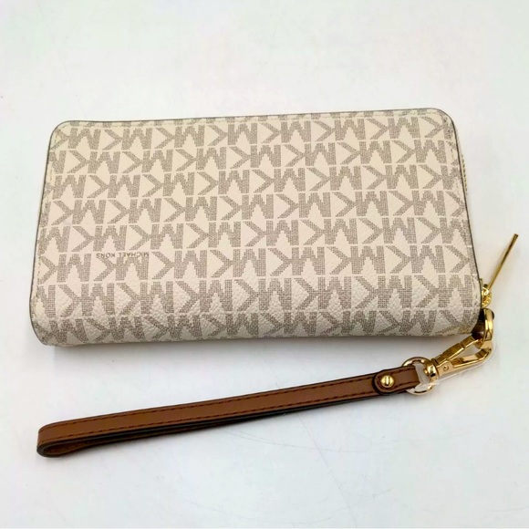 Michael Kors Jet Set Travel Smart Phone Wallet - Picture 2 of 5